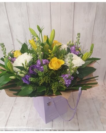 Local Hand-Tied / Yellow and White Flower Arrangement