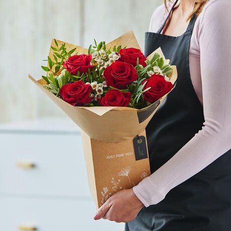 6 Red Rose Gift Box Flower Arrangement