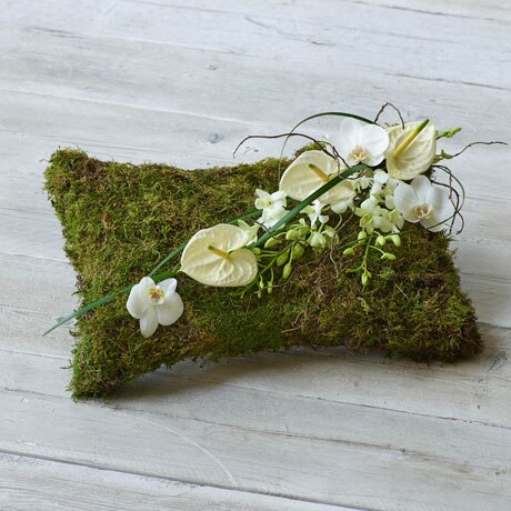 White Natural Pillow Flower Arrangement