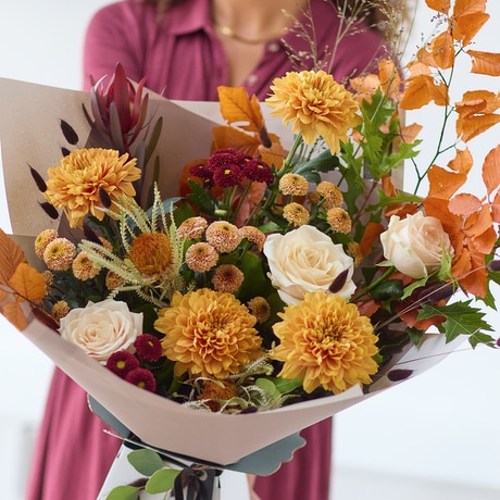 The Chrysanthemum Glow Flower Arrangement
