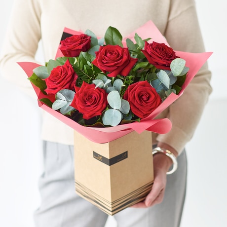 6 Red Rose Gift Box Flower Arrangement