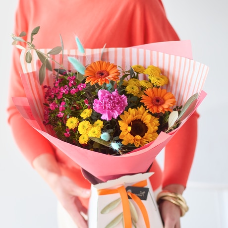 Cute Summer Trending Gift Box Flower Arrangement