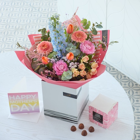 Love You Mum Bundle Flower Arrangement