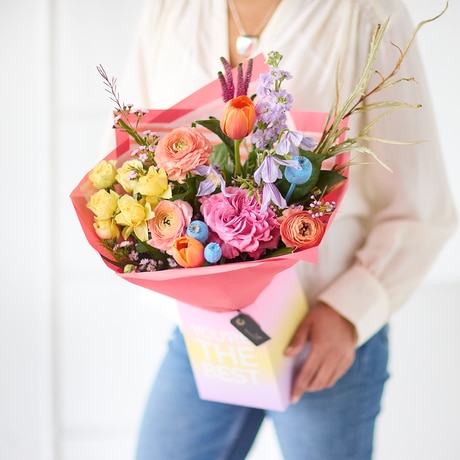 The Best Mum Gift Box Flower Arrangement