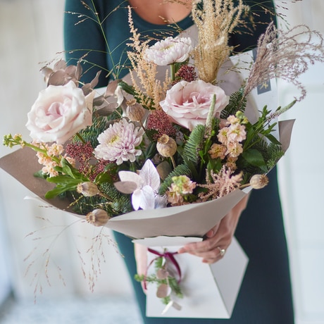 Grand Classic Christmas Bouquet Flower Arrangement