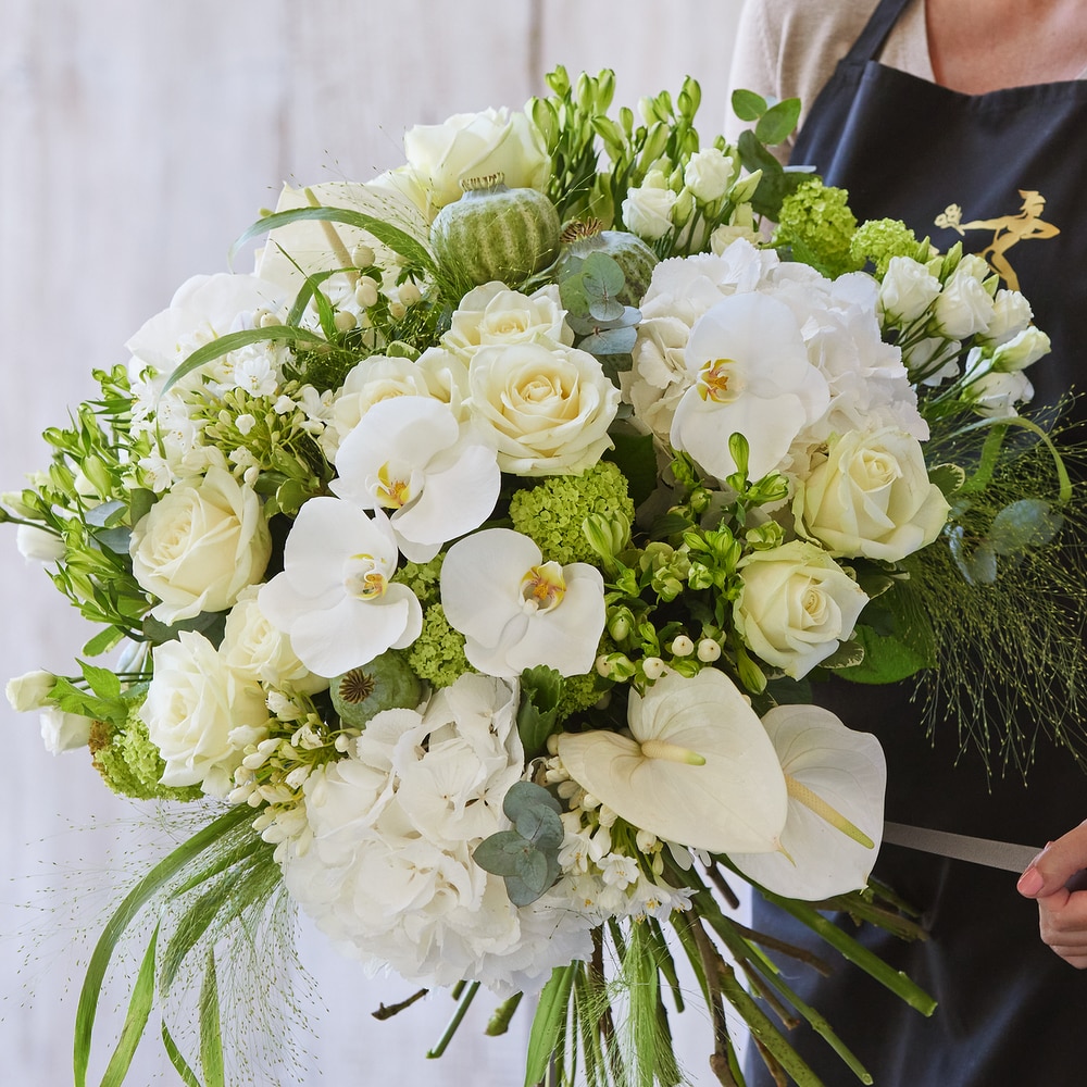 NEUTRAL SYMPATHY HAND-TIED BOUQUET Flower Arrangement