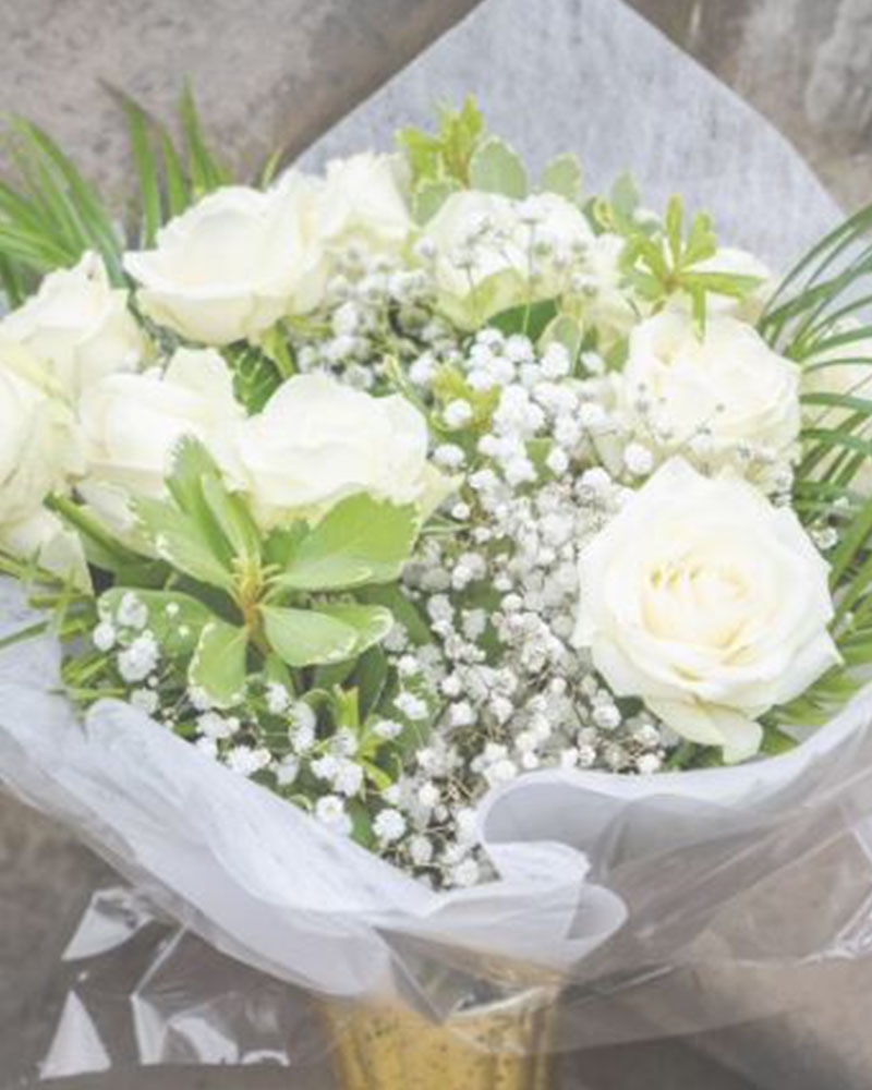 A Dozen White Roses Flower Arrangement