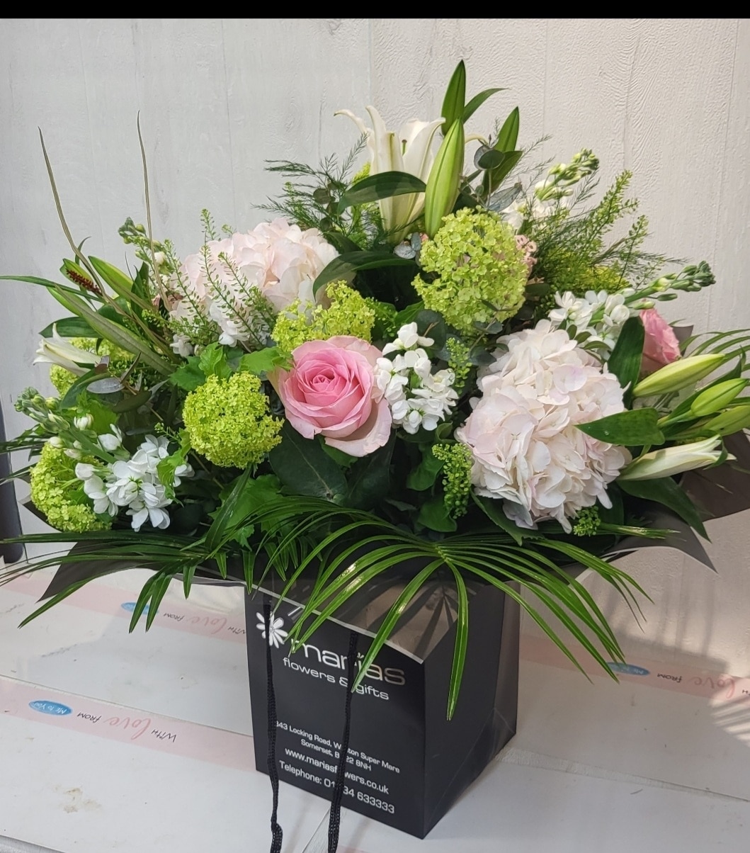 Luxury Florist Choice Pink/Lime Flower Arrangement