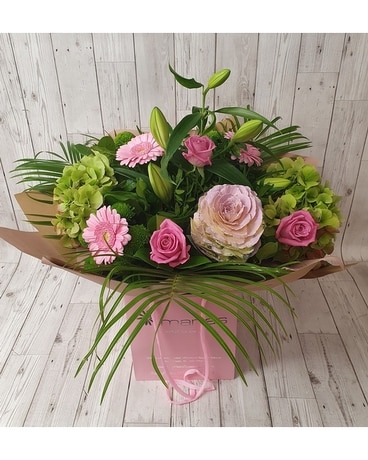 Luxury Florist Choice Handtied / Pinks Flower Arrangement