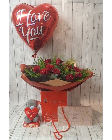 Luxury Dozen Red Rose Gift Set Flower Arrangement