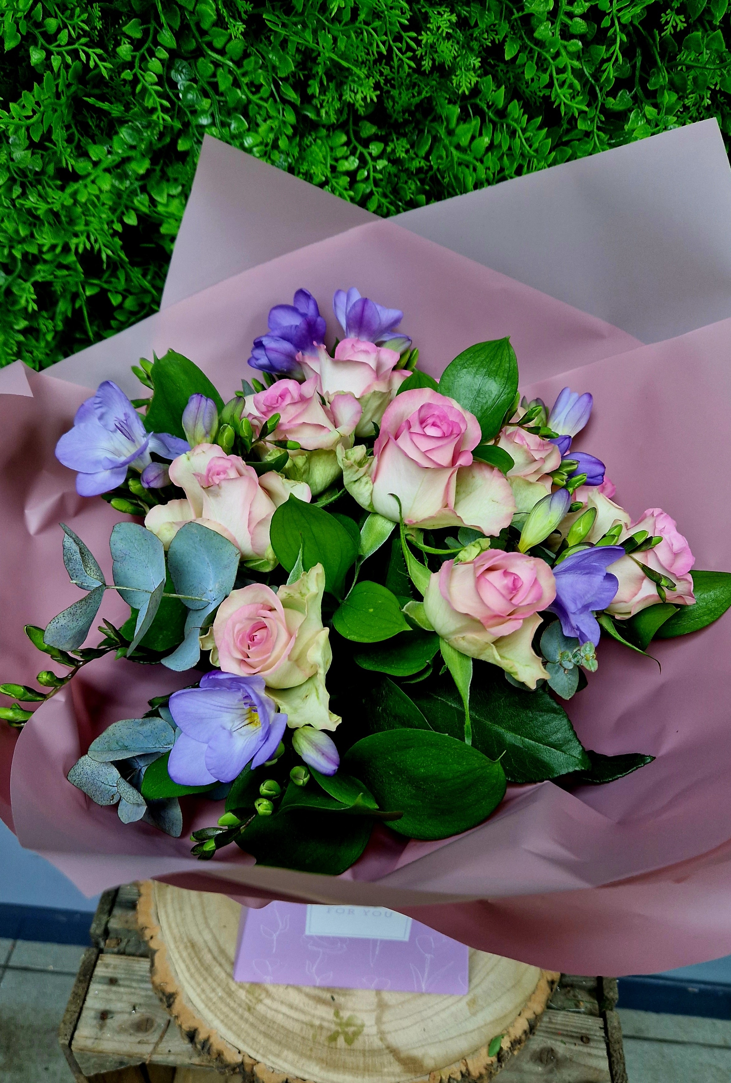 Rose & Freesia hand tie bouquet Flower Arrangement